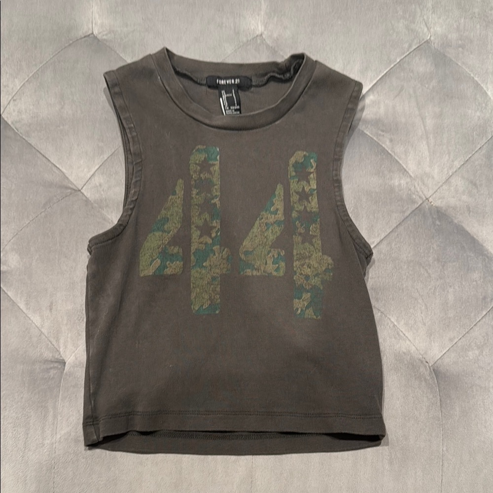 Cute Gray Crop Top w/ cutout